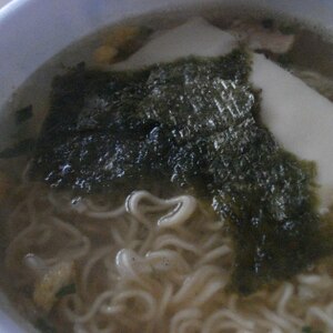 トッピングで美味しさ倍増♪　海苔チーズラーメン